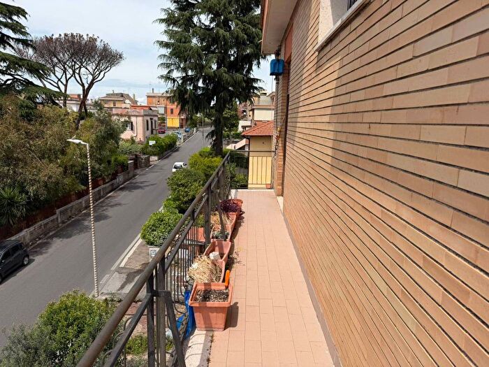 Appartamento quadrilocale in affitto in Via delle Vigne, Trullo Colle del Sole, Roma