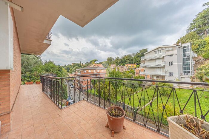 Appartamento quadrilocale in vendita in Via Virbio, Ariccia