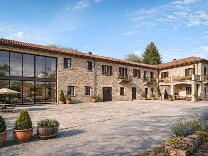 Casa con 6 locali in vendita in Strada Sottoripa, Alba