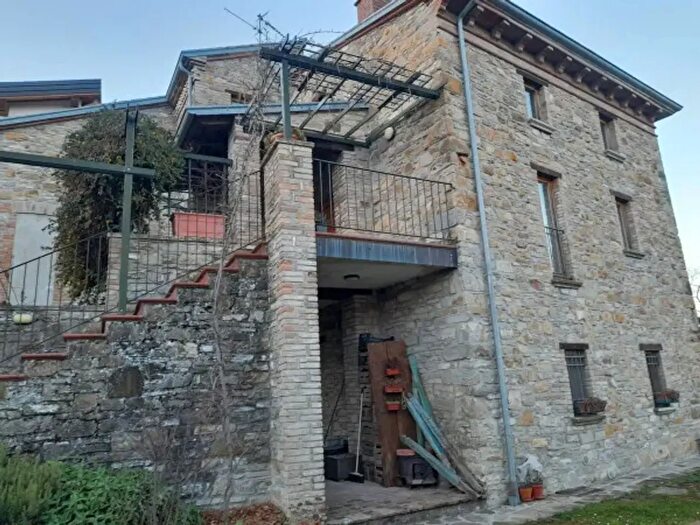 Casa quadrilocale in vendita in Località Ossio, Romagnese