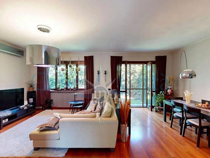 Casa quadrilocale in vendita in Via Duca degli Abruzzi, Cornaredo