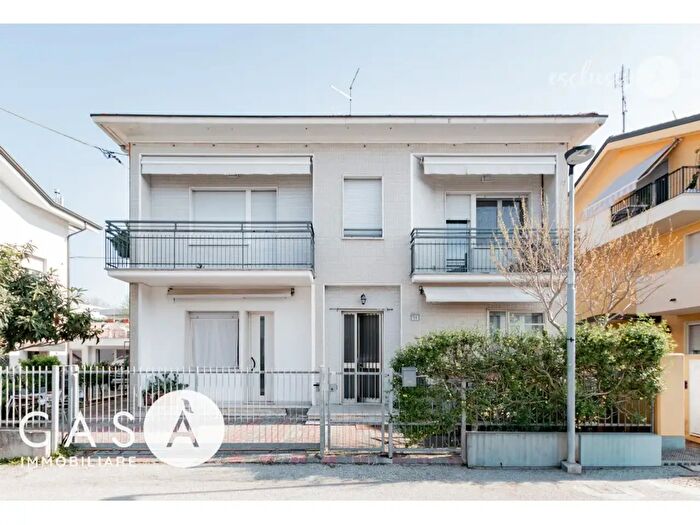 Appartamento con 5 locali in vendita in Via Baracca, BellariaIgea Marina