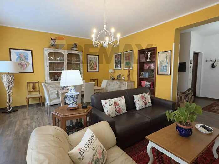 Appartamento con 6 locali in vendita in Via Ferdinando di Giorgi, Palermo