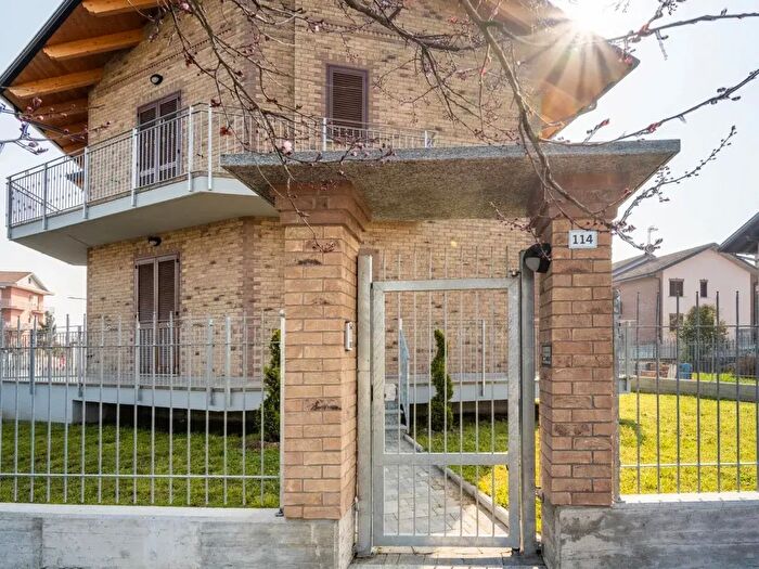 Casa con 7 locali in vendita in Via Braia, Volpiano