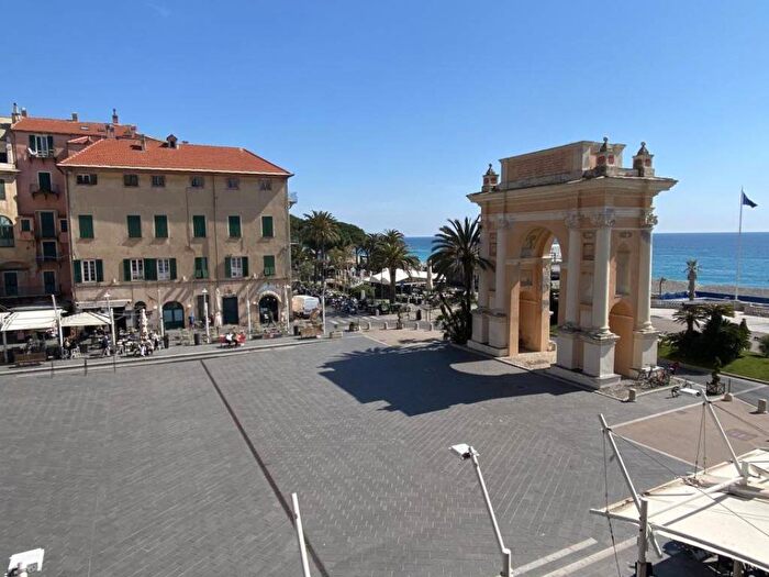 Appartamento monolocale in affitto in Piazza Vittorio Emanuele II, Centro, Finale Ligure