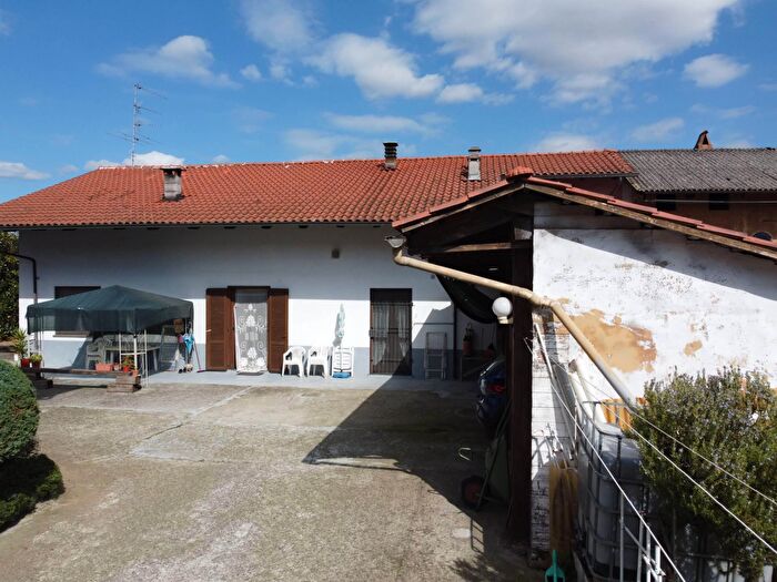Casa con 6 locali in vendita in Via Emanuele Filiberto, Tronzano Vercellese