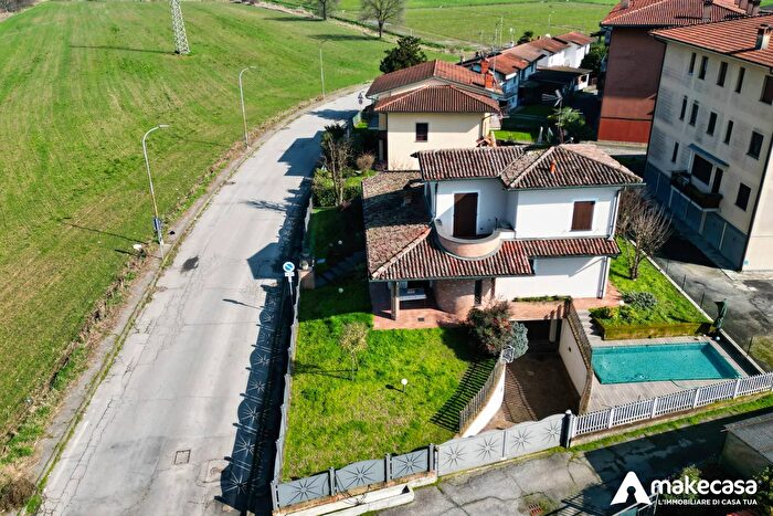 Casa quadrilocale in vendita in Via Giovanni Picoco, Bascape