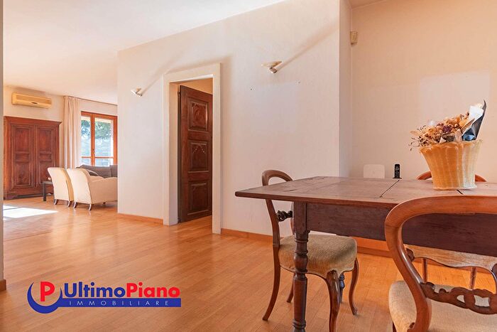 Appartamento con 7 locali in vendita in Via Bucaneve, Aosta