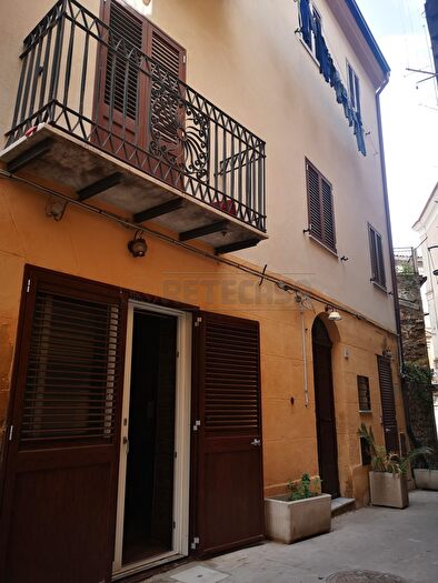 Casa con 9 locali in vendita in Via Matteotti, Caltanissetta