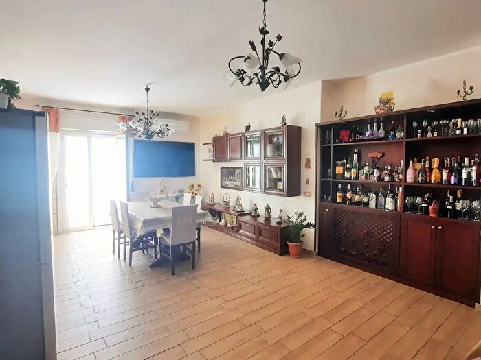 Appartamento quadrilocale in vendita in Via Mammana, Palermo