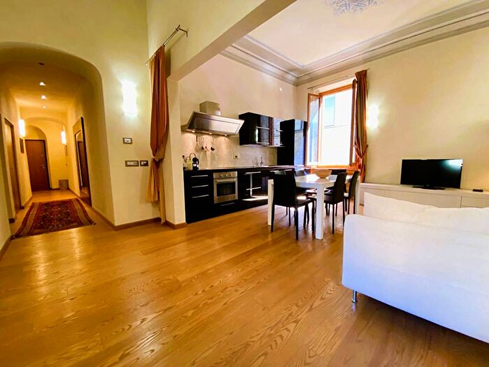Appartamento con 6 locali in affitto in Piazza dei Mozzi, San Niccolò, Firenze