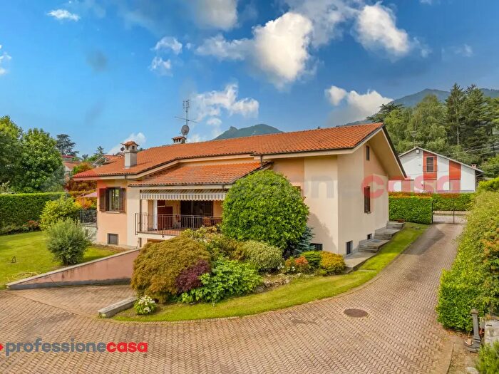 Casa con 11 locali in vendita in Via Ruata Lombarda, Cumiana