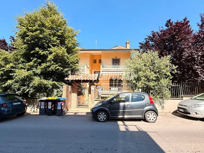 Appartamento quadrilocale in vendita in Via Cusano Milanino, Roma