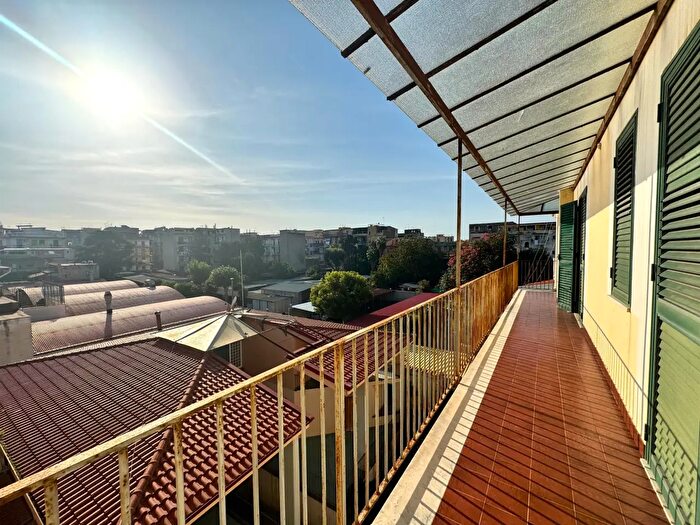 Appartamento trilocale in vendita in Corso Secondigliano, Napoli