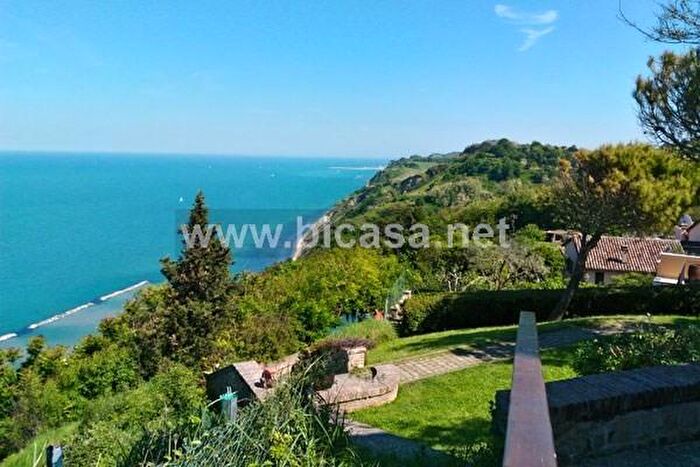 Casa con 6 locali in vendita in Strada Panoramica Adriatica, Pesaro