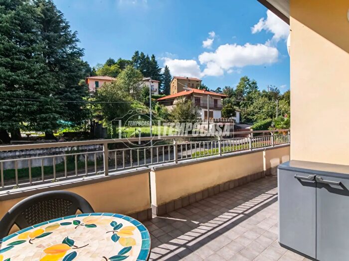 Appartamento trilocale in vendita in Via Colombo E, Appiano Gentile
