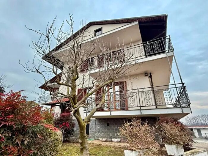 Casa con 5 locali in vendita in Via Rivarossa, San Benigno Canavese