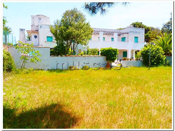 Casa con 6 locali in affitto in Viale Castellammare, Fregene, Fiumicino