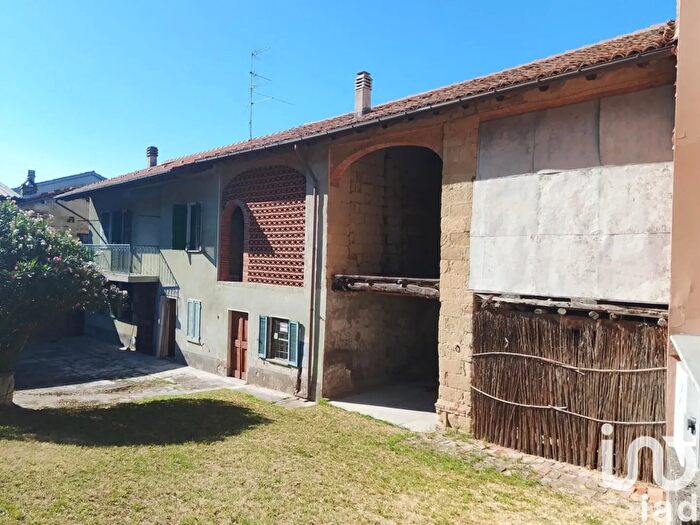 Casa con 16 locali in vendita in Strada Strada Penna, Conzano