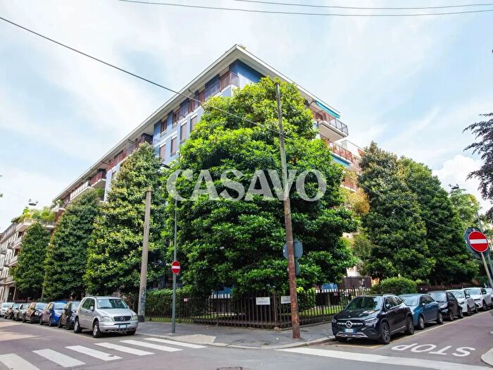 Appartamento trilocale in vendita in Via Quadronno, Milano