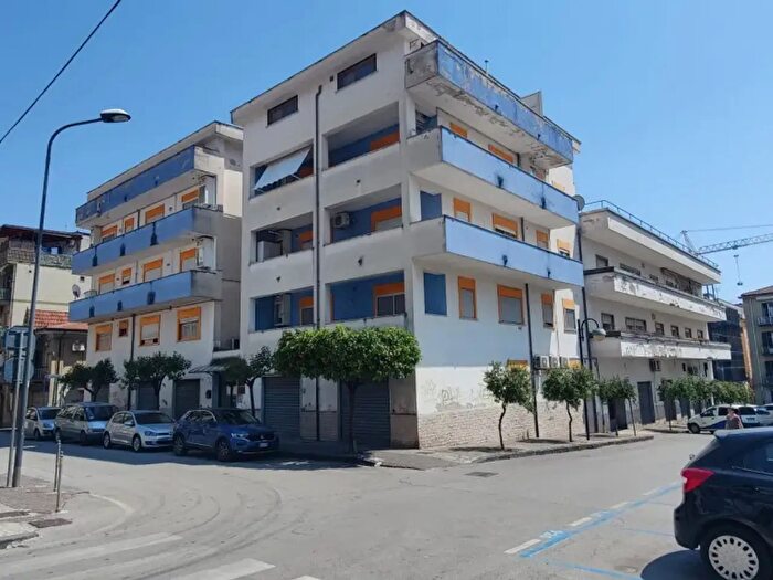 Appartamento trilocale in vendita in Via Fratelli Adinolfi, Eboli