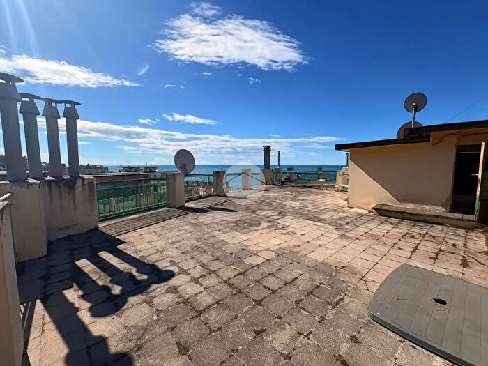 Appartamento quadrilocale in vendita in Via Loano, Genova