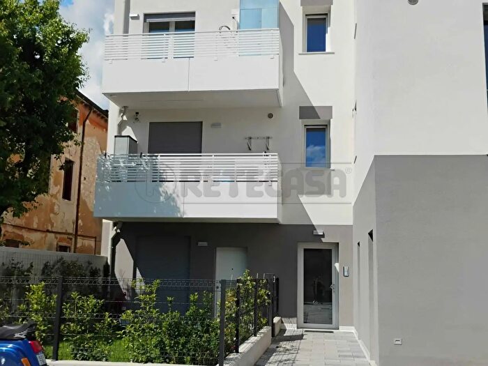 Appartamento trilocale in affitto in Via Trento, Arzignano