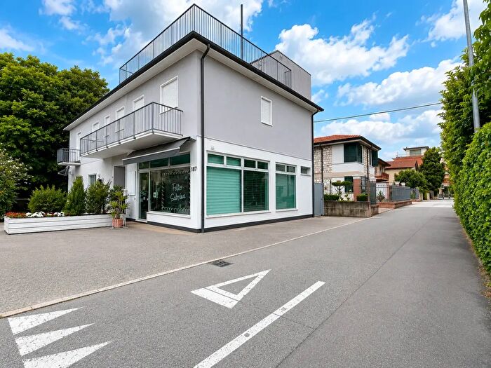 Casa con 6 locali in vendita in Viale Anconetta, Vicenza