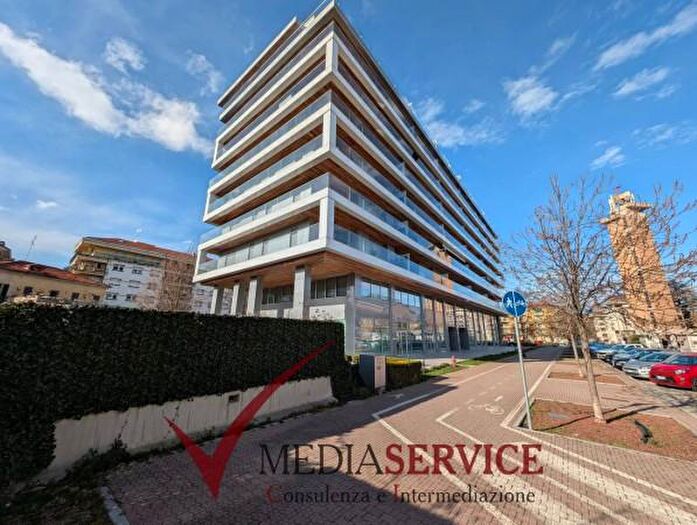 Appartamento con 5 locali in vendita in Via Dante Livio Bianco, Cuneo