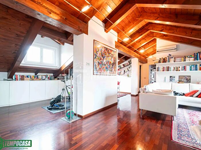 Appartamento trilocale in vendita in Via Plinio, Milano
