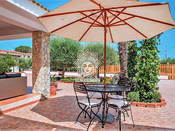 Casa con 6 locali in affitto in Via DellAragosta, Ognina, Siracusa