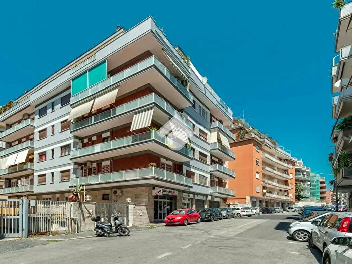 Appartamento trilocale in vendita in Via della Balduina, Roma