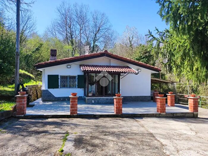 Casa trilocale in vendita in Via di Gorra, Valbrevenna