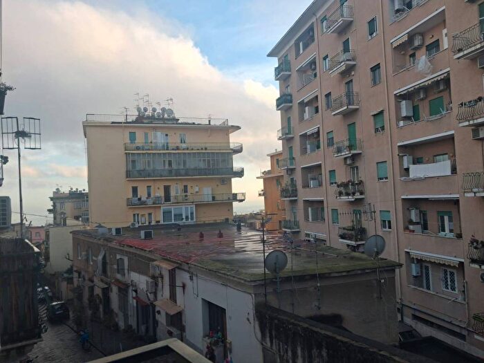 Appartamento trilocale in affitto in Via Aniello Falcone, Vomero, Napoli