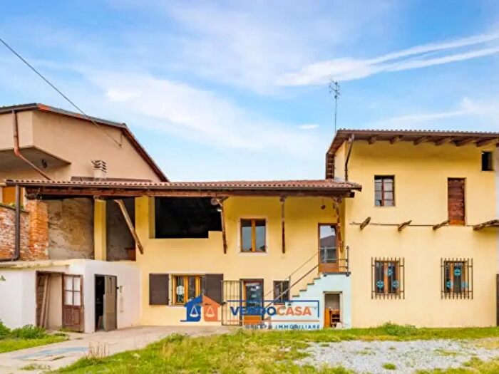 Casa con 6 locali in vendita in Via Roma c, Montanera