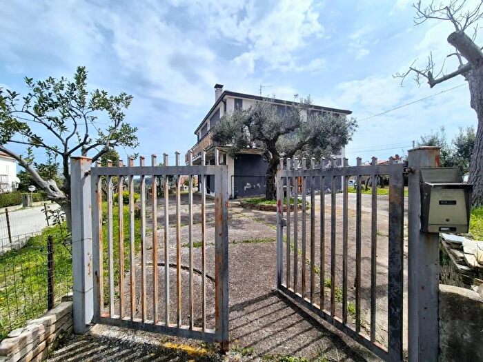 Casa con 8 locali in vendita in Via Sanguineto, Torrevecchia Teatina