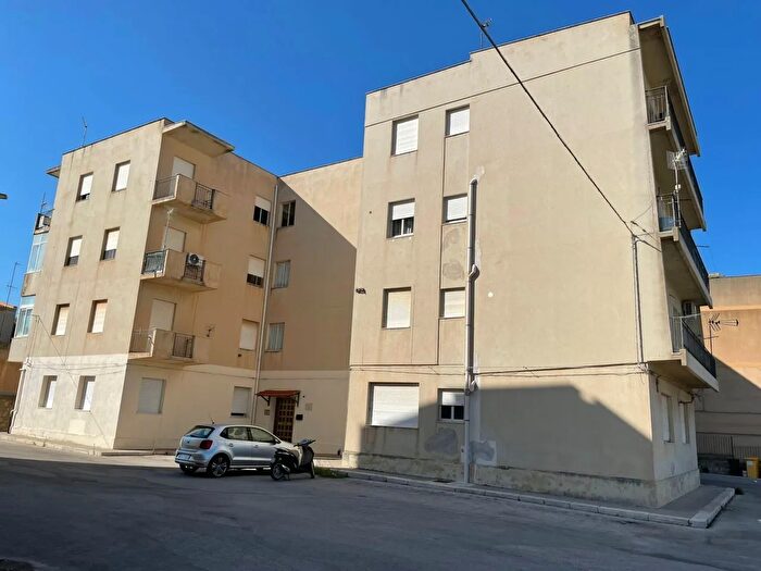 Appartamento quadrilocale in vendita in Piazzale Goethe Castelvetrano, Castelvetrano