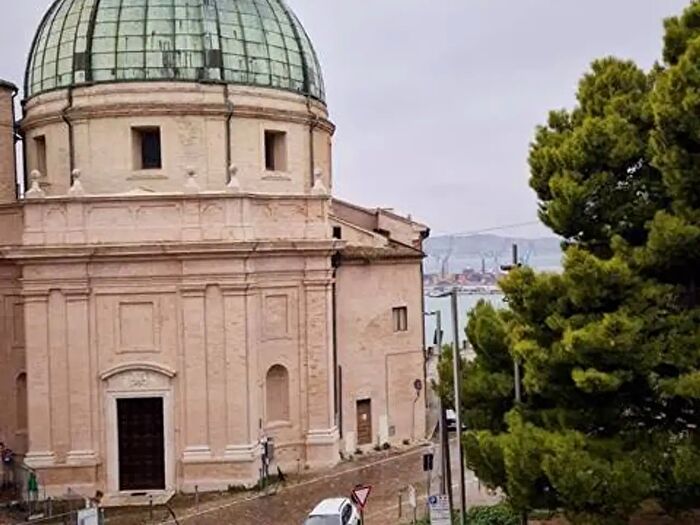 Appartamento trilocale in affitto in Ancona