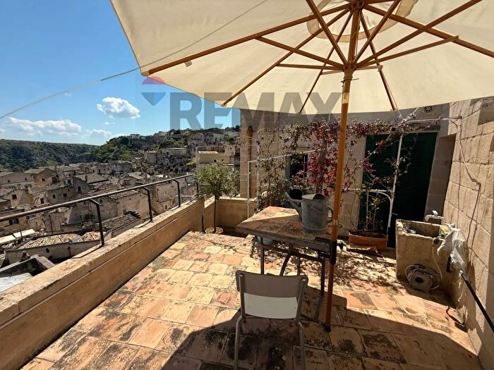Appartamento con 8 locali in vendita in Calata Ridola, Matera