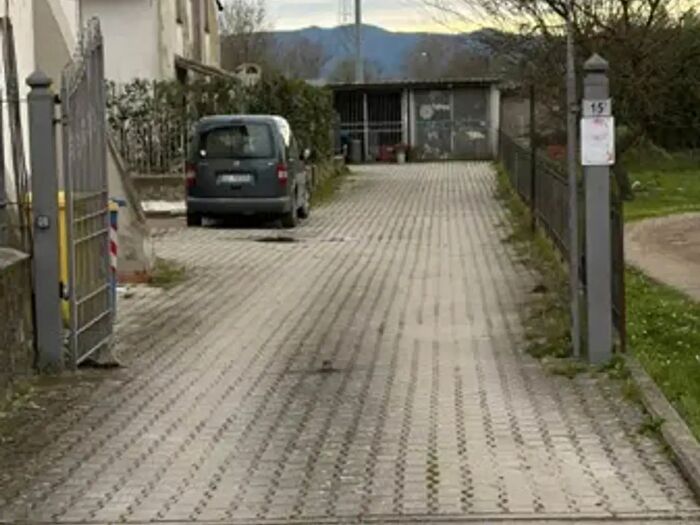 Casa trilocale in vendita in Via Oglio, Montemurlo
