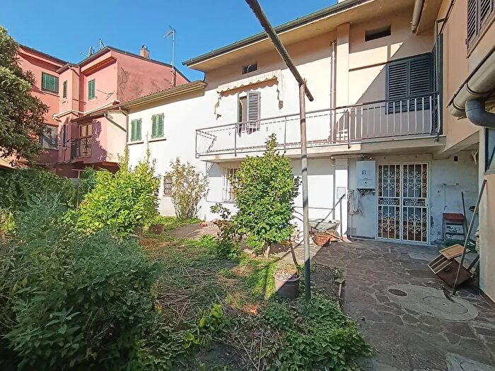 Casa quadrilocale in vendita in Via Provinciale Lucchese, Serravalle Pistoiese
