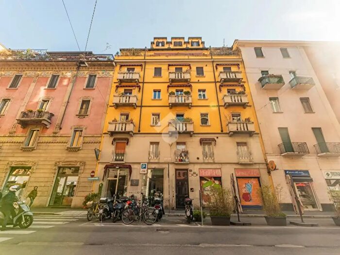 Appartamento quadrilocale in vendita in Via Alessandro Volta, Milano