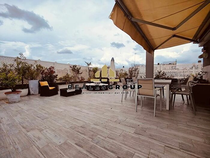 Appartamento con 5 locali in vendita in Piazzale delle Medaglie dOro Roma, Roma