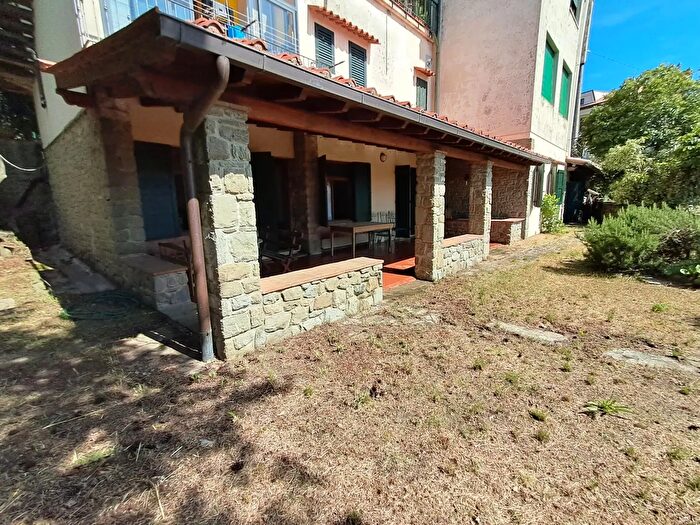 Appartamento con 5 locali in vendita in Via Bernardo Berenson, Reggello