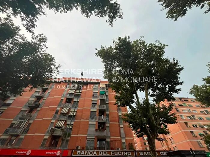 Appartamento trilocale in vendita in Via di Villa Bonelli, Roma