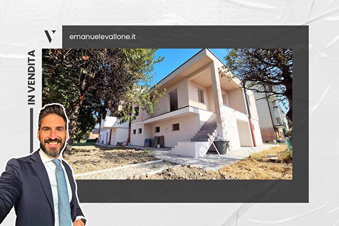 Casa con 6 locali in vendita in Via Giardini, Formigine