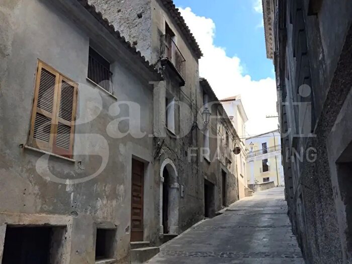 Appartamento con 6 locali in vendita in Piazza l Miceli, Longobardi