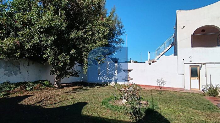 Appartamento con 5 locali in vendita in Lungomare degli Ardeatini, Ardea