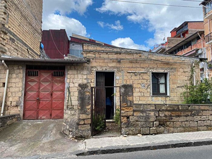 Casa trilocale in vendita in Via Garibaldi, Scordia