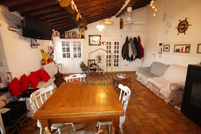 Appartamento trilocale in vendita in Casole DElsa